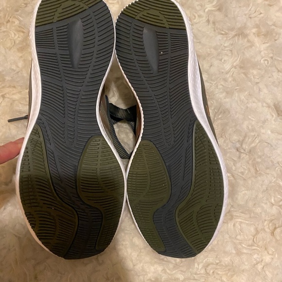 Brand new adidas shoes 7.5 - Picture 3 of 7